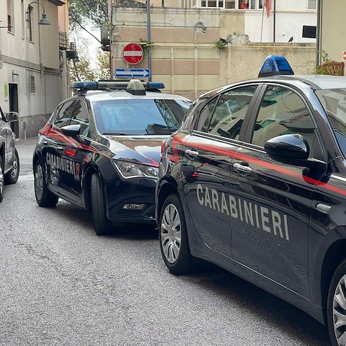 Stamani il processo ai due uomini fermati per spaccio alla base logistica di Maiori. La Procura dispone autopsia su responsabile catering