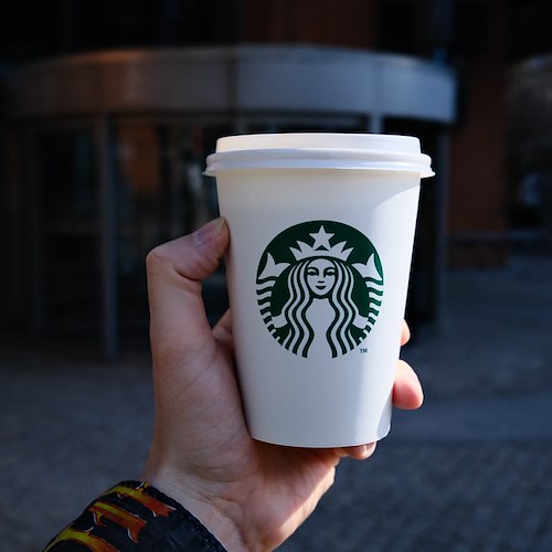 Starbucks approda in Campania: la catena di caffè statunitense apre nell'outlet "La Reggia"