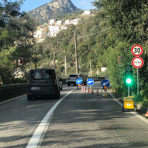 Statale Amalfitana, spariti due semafori al restringimento di Vietri sul Mare