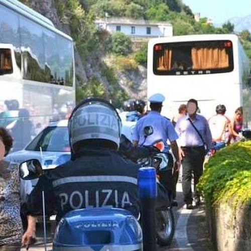 Stop a invasione bus turistici in Costiera Amalfitana: la petizione online su Change.org
