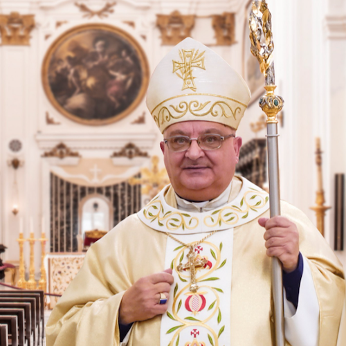 Stop a processioni nell'Agro, manifesto "funebre" per colpire Monsignor Giuseppe Giudice. Solidarietà anche dalla Costa d'Amalfi