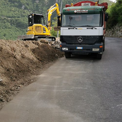 Strada Valico Chiunzi: con pulitura cunette partiti lavori per nuovo manto d'asfalto [FOTO]