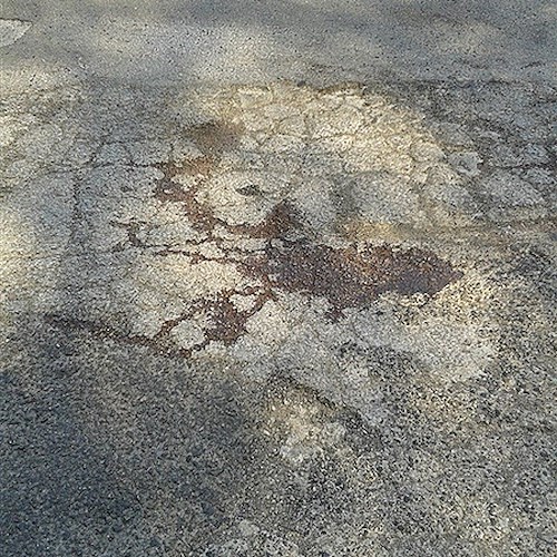 Strade dissestate, incidente a Corbara: ciclista finisce col volto sull'asfalto /FOTO