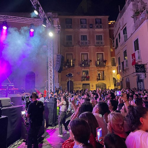 Successo per il Kiss Kiss Play Summer Live ad Amalfi, ieri sera generazioni unite nel segno della musica
