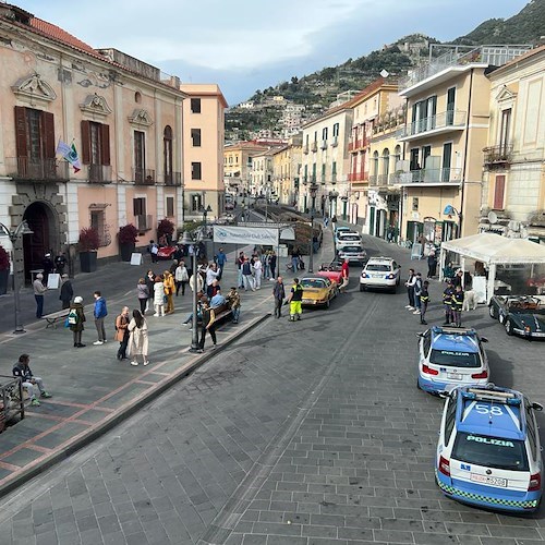 Tappa a Maiori per le auto storiche della "Sorrento Roads by 1000 Miglia" /FOTO e VIDEO