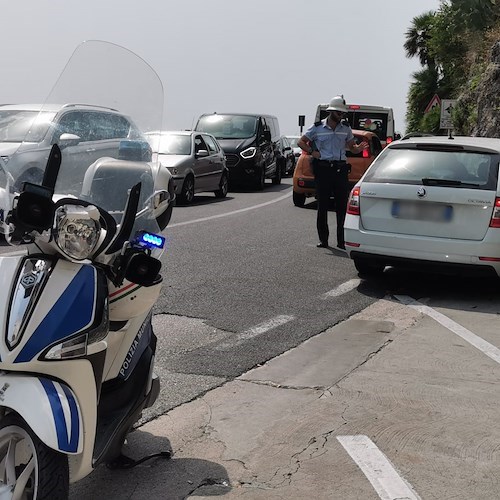 Targhe alterne, ad Amalfi elevati 36 verbali in 3 ore