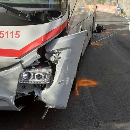 Terribile incidente ad Amalfi tra una Vespa e un autobus della SITA: grave un giovane di Pogerola 