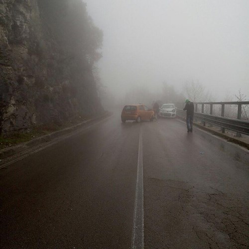 Terribile incidente sulla Ravello-Chiunzi: frontale tra due auto, feriti due stranieri /FOTO
