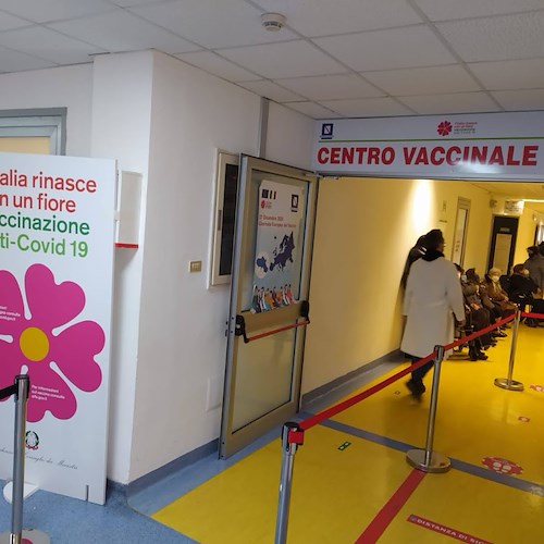Terza dose, Funzione Pubblica CGIL Salerno chiede centri vaccinali aperti H24