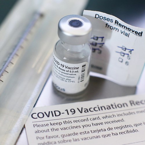 Terza dose in stallo in Costa d'Amalfi per carenza di vaccini: da lunedì in arrivo rifornimenti
