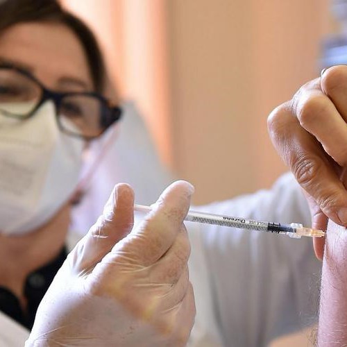 Terza dose vaccino: a Salerno cominciate prime somministrazioni