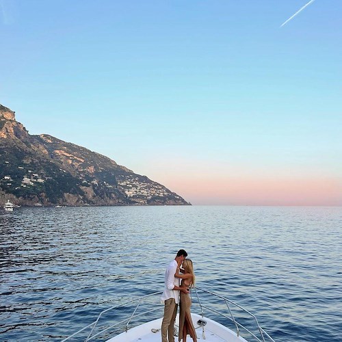Thibaut Courtois sceglie la Costa d'Amalfi per dichiararsi all'amata Mishel Gerzig 