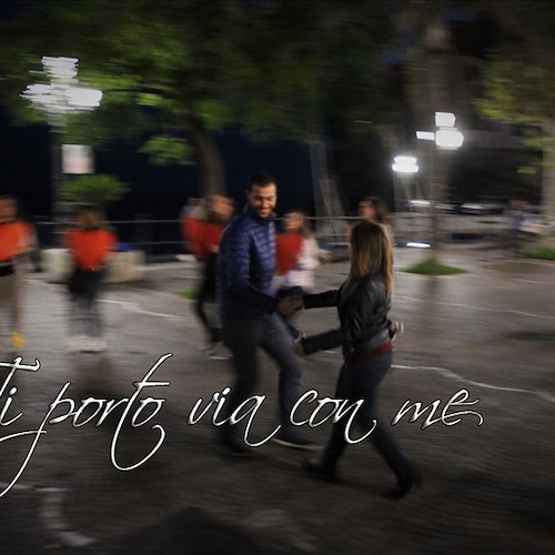 'Ti porto via con me': a Minori la proposta di matrimonio racconta una bella storia d'amore /VIDEO