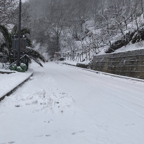 Torna a nevicare, a Tramonti chiusi Valico di Chiunzi e scuole [FOTO]