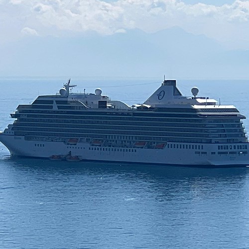 Torna in Costiera Amalfitana la “Riviera”, lussuosa nave da crociera della "Oceania Class"