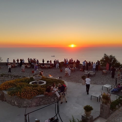Tornano gli aperitivi al tramonto sul punto più alto e suggestivo di Anacapri