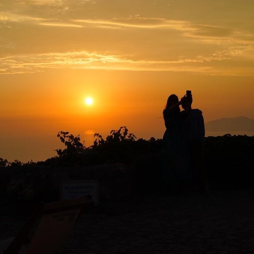 Tornano gli aperitivi al tramonto sul punto più alto e suggestivo di Anacapri