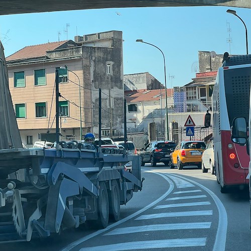 Traffico a Salerno causa frana, da Vietri sul Mare 30 minuti per imboccare Viadotto Gatto /FOTO