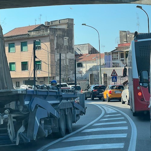 Traffico a Salerno causa frana, da Vietri sul Mare 30 minuti per imboccare Viadotto Gatto /FOTO
