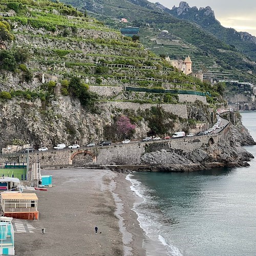 Traffico bloccato dalle 7 del mattino lungo la Statale "Amalfitana" /FOTO