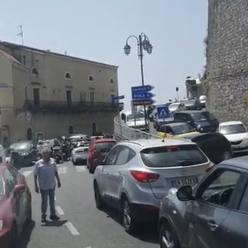 Traffico in tilt in Costa d'Amalfi: occorrono ausiliari viabilità per mese di agosto [FOTO]