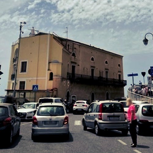 Traffico in tilt sulla SS 163 “Amalfitana” in un martedì di fine maggio, dal 15 giugno in vigore ordinanza targhe alterne