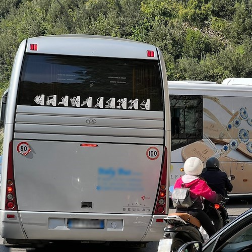 Traffico intenso in Costiera Amalfitana, ausiliari del traffico attivi a Minori e Castiglione
