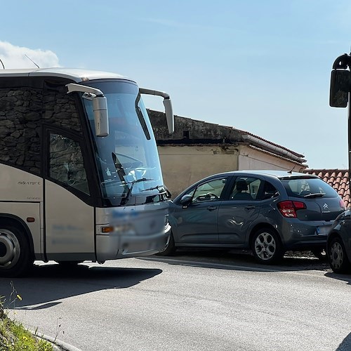 Traffico intenso in Costiera Amalfitana, ausiliari del traffico attivi a Minori e Castiglione