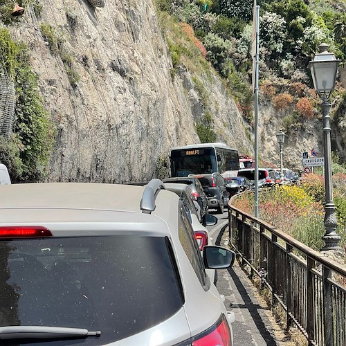Traffico sulla Statale Amalfitana, sindaco di Ravello: «È di competenza comprensoriale ma garantiremo ausiliari dal 10 ottobre»