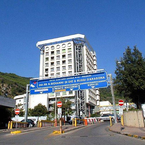 Tragedia a Salerno: operaio precipita dal terzo piano dell'ospedale