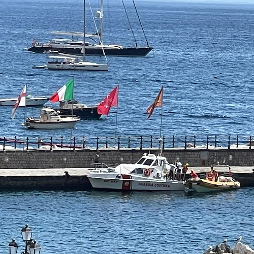 Tragedia in Costiera Amalfitana, uomo muore mentre fa il bagno a Marina di Conca