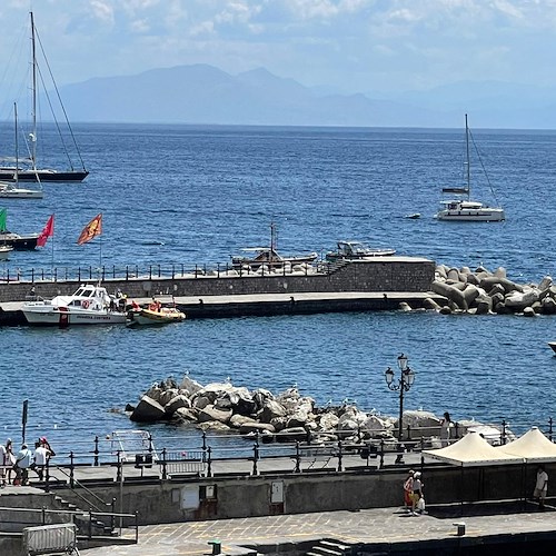 Tragedia in Costiera Amalfitana, uomo muore mentre fa il bagno a Marina di Conca