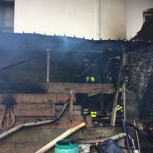 Tragedia sfiorata ad Atrani: incendio a deposito con bombole del gas, provvidenziale intervento Vigili del Fuoco