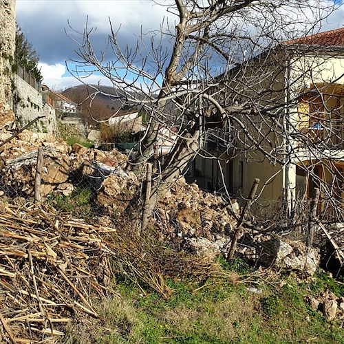 Tramonti: crolla rudere nelle notte, tre famiglie evacuate [FOTO]