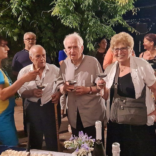 Tramonti: Don Francesco Amatruda raggiunge 70 anni di sacerdozio e festeggia con i cittadini
