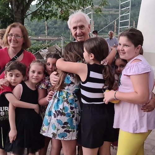 Tramonti: Don Francesco Amatruda raggiunge 70 anni di sacerdozio e festeggia con i cittadini