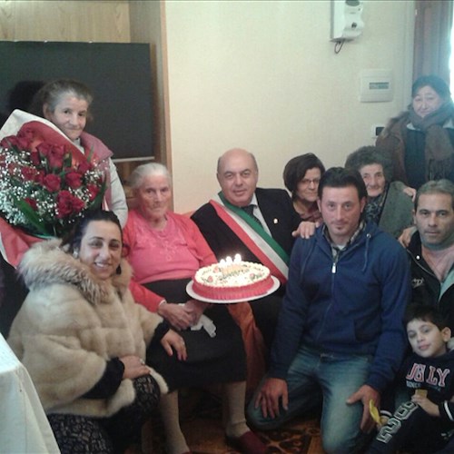 Tramonti festeggia i 103 anni di nonna Anastasia Russo: è lei la più longeva del paese