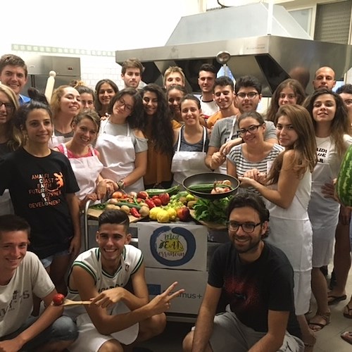 Tramonti: giovani europei nella Casa del Gusto si confrontano su cucina mediterranea e tradizioni