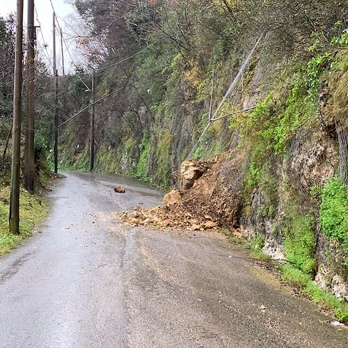 Tramonti, grossa frana a Pucara: strada chiusa per Maiori [FOTO]