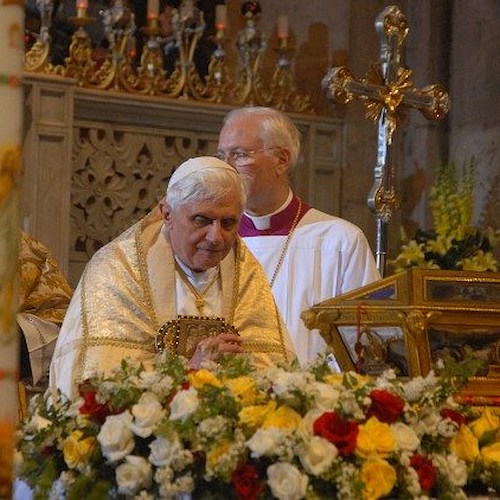 Tramonti, nella Chiesa di San Pietro Apostolo di Figlino una messa in suffragio del Papa Emerito