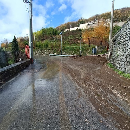 Tramonti: quattro frane sulla SP2, per raggiungere il Valico bisogna prendere la SP141 /FOTO