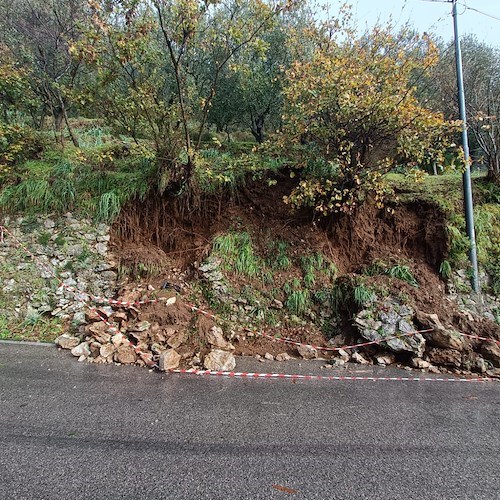 Tramonti: quattro frane sulla SP2, per raggiungere il Valico bisogna prendere la SP141 /FOTO