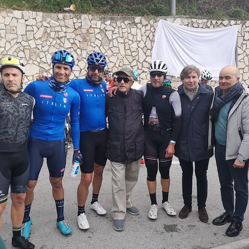 Tramonti ricorda per sempre il passaggio di Pantani nel Giro d'Italia del 1997 /FOTO