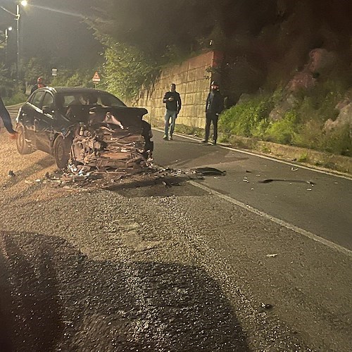 Tramonti. Scontro frontale al bivio di Cesarano, due persone in ospedale /foto