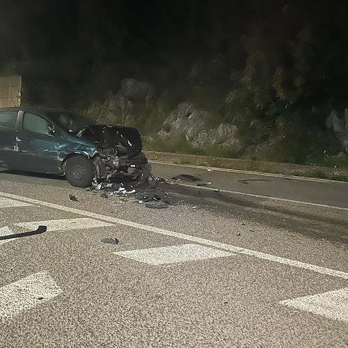 Tramonti. Scontro frontale al bivio di Cesarano, due persone in ospedale /foto