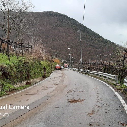 Tramonti, SP2 ripulita dopo smottamenti: si passa