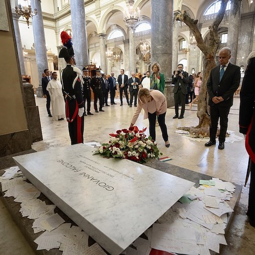 Trentuno anni fa l'uccisione di Paolo Borsellino: la premier Meloni depone corona di alloro a Palermo