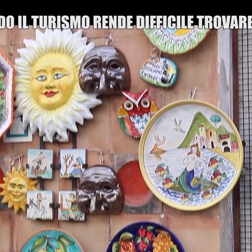Troppi affitti brevi, residenti faticano a trovare casa: Santanchè promette a “Le Iene” una legge apposita entro fine maggio