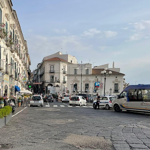 Truffano anziana a Vietri sul Mare, malviventi fermati a Nocera dopo inseguimento in autostrada 