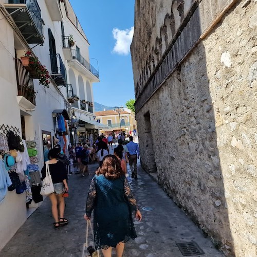 Turismo, 25 milioni gli italiani che vanno in vacanza: uno su cinque sceglie l’open air 